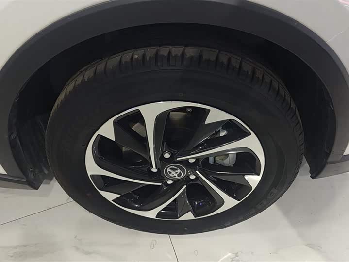 Фото 6 - Toyota Izoa