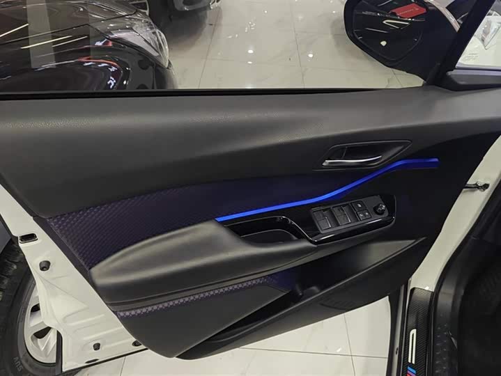 Фото 7 - Toyota Izoa