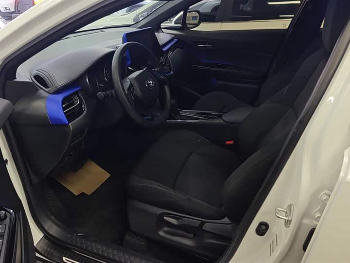 Фото 9 - Toyota Izoa