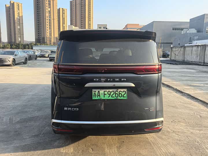 Фото 8 - Denza D9