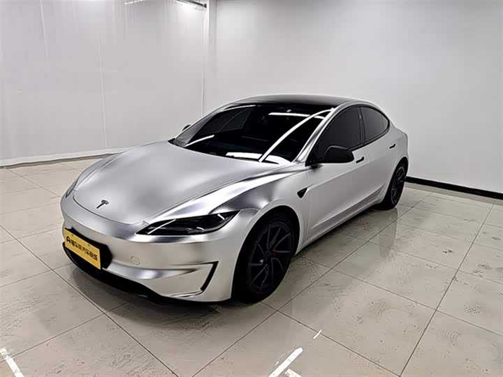 Фото 2 - Tesla Model 3