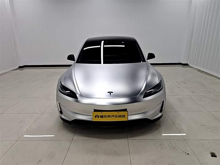 Фото 3 - Tesla Model 3