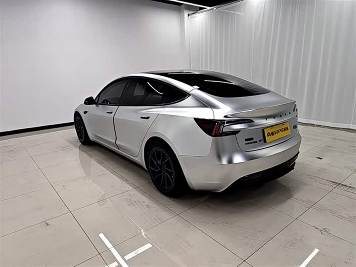 Фото 6 - Tesla Model 3