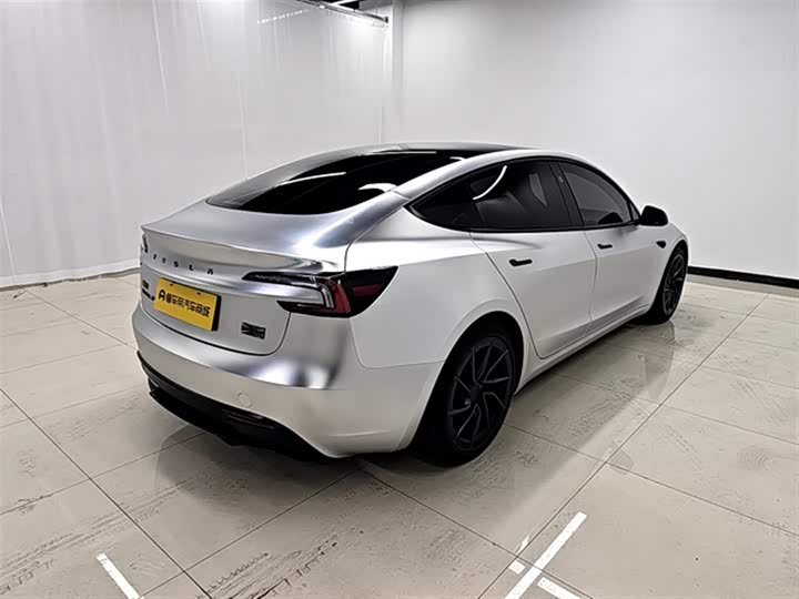 Фото 8 - Tesla Model 3