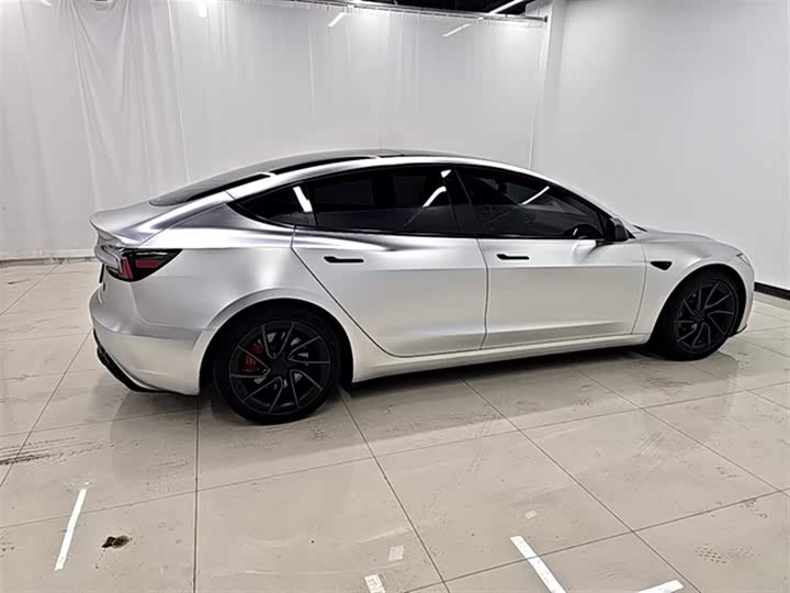 Фото 9 - Tesla Model 3