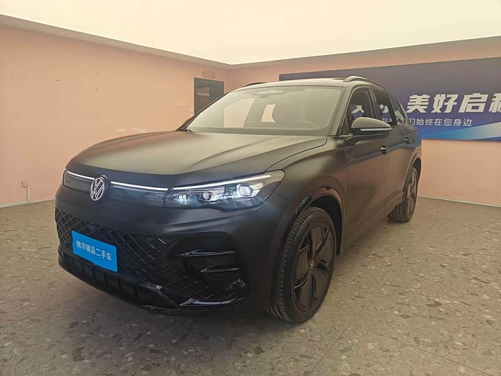 Фото 1 - Volkswagen Tiguan L Pro