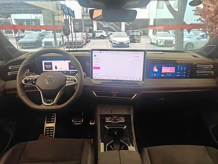 Фото 3 - Volkswagen Tiguan L Pro