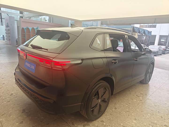 Фото 8 - Volkswagen Tiguan L Pro