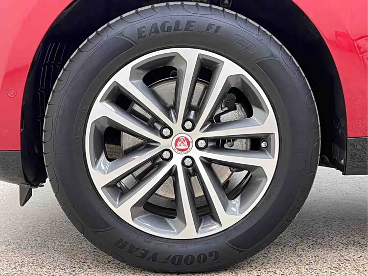 Фото 5 - Jaguar F-Pace