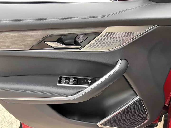 Фото 6 - Jaguar F-Pace