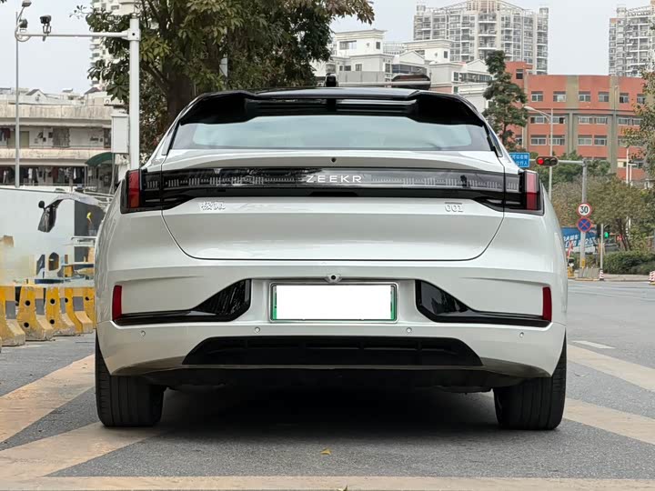 Фото 3 - Zeekr 001