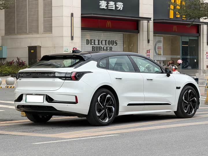 Фото 4 - Zeekr 001