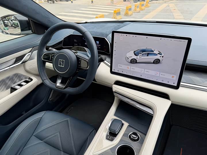 Фото 9 - Zeekr 001