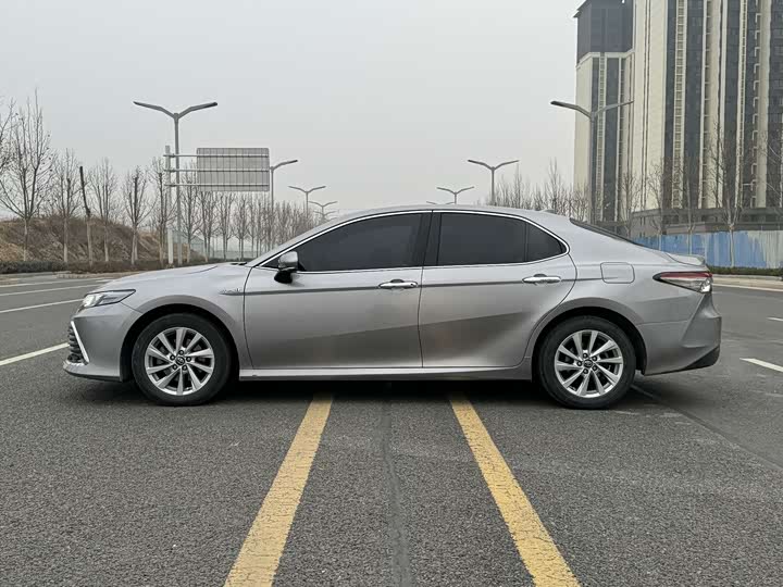 Фото 3 - Toyota Camry