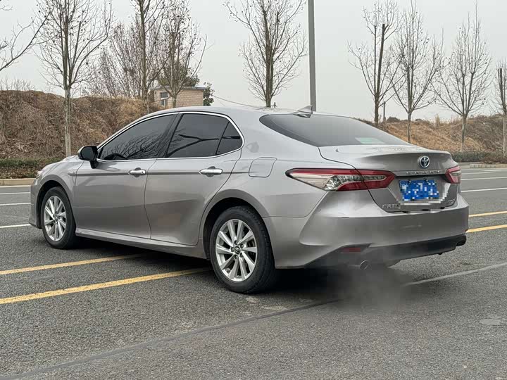Фото 8 - Toyota Camry