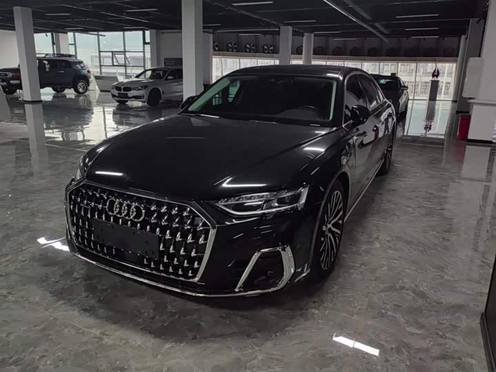 Фото 1 - Audi A8