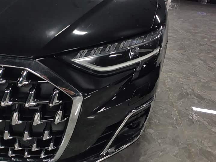 Фото 5 - Audi A8