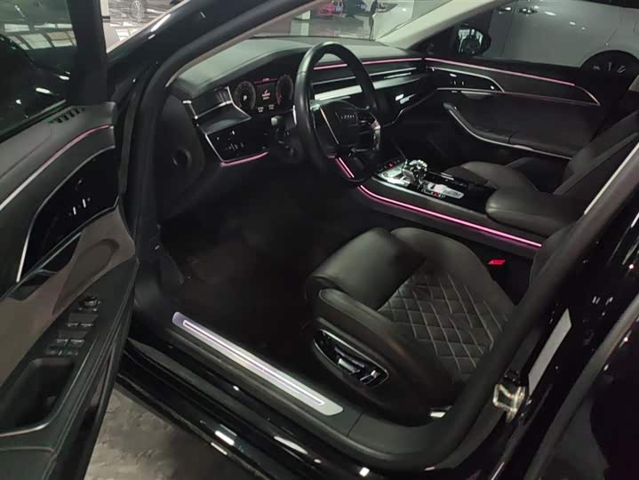 Фото 9 - Audi A8