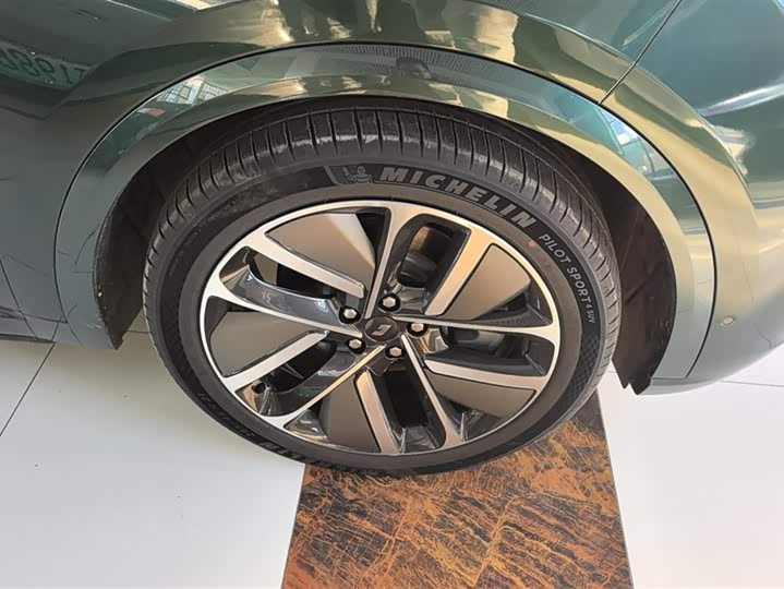 Фото 6 - LiXiang L9