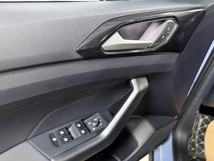 Фото 9 - Volkswagen Tharu