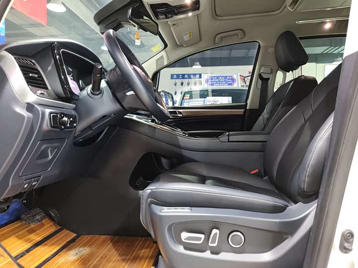 Фото 4 - GAC Trumpchi M8