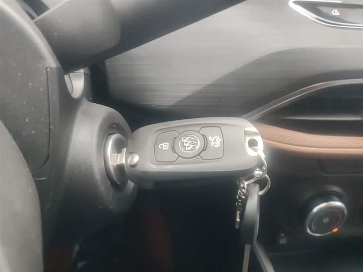 Фото 9 - Buick Verano