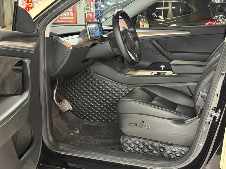 Фото 8 - Tesla Model Y