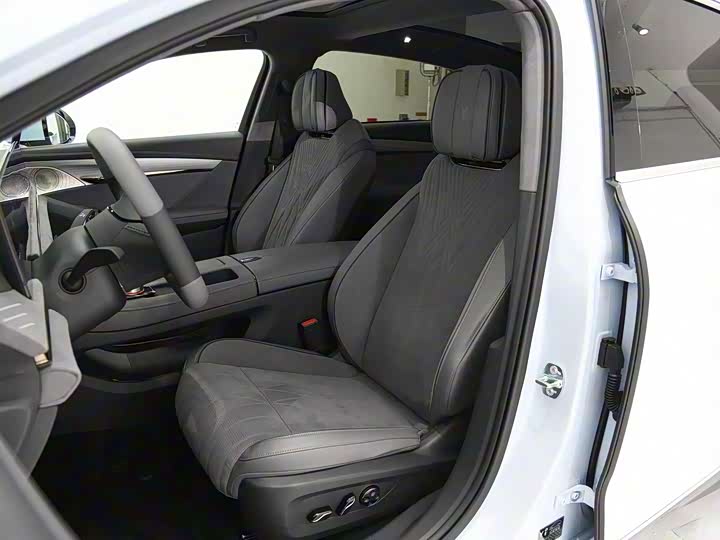 Фото 2 - Voyah Passion