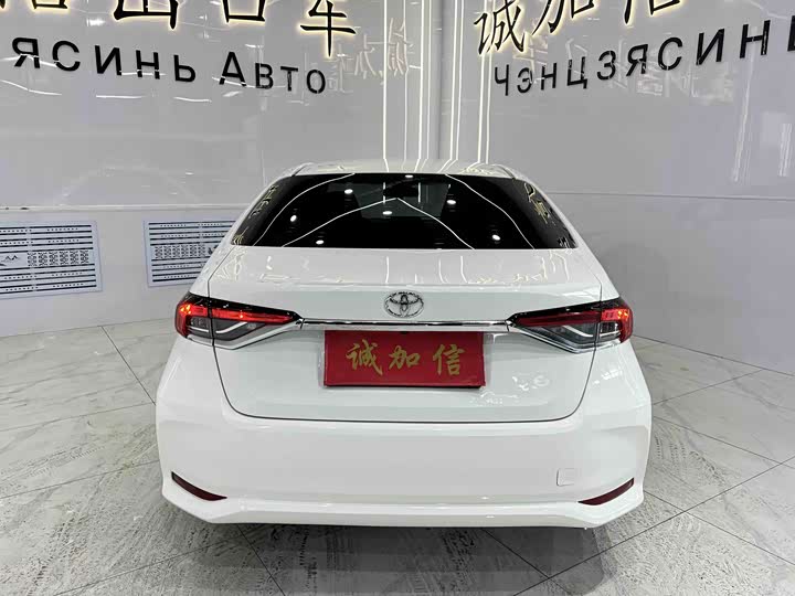 Фото 4 - Toyota Corolla