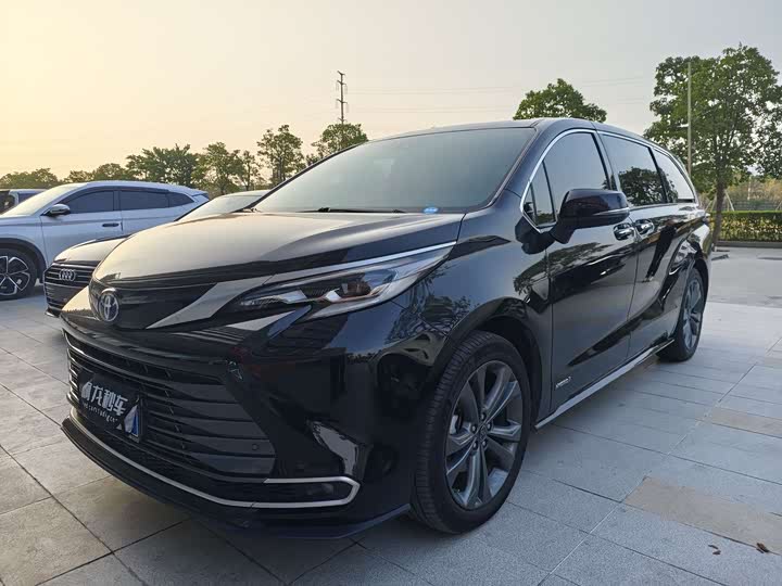 Фото 1 - Toyota Sienna