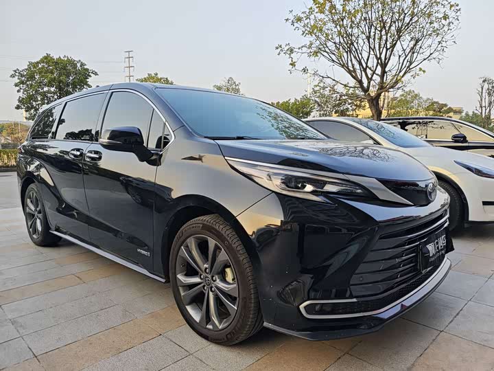 Фото 3 - Toyota Sienna