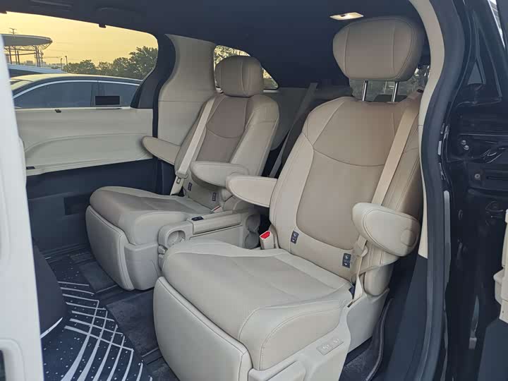 Фото 6 - Toyota Sienna