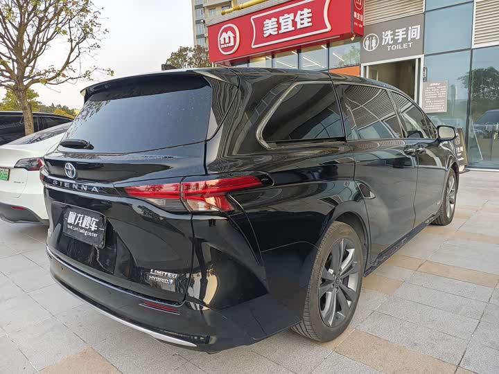 Фото 7 - Toyota Sienna