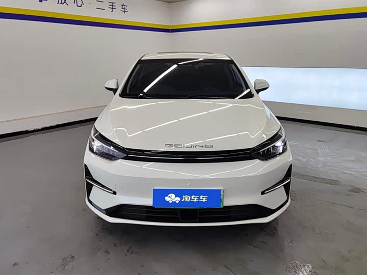 Фото 2 - Beijing EU5 Plus