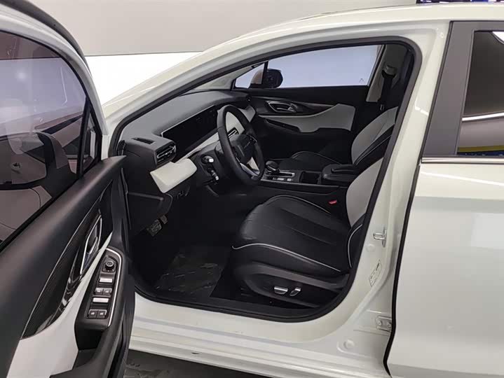 Фото 9 - Beijing EU5 Plus