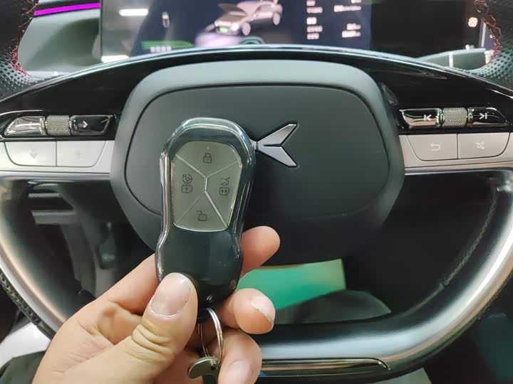 Фото 9 - XPeng P7