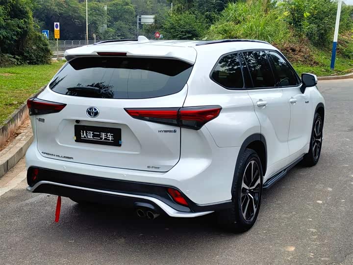 Фото 7 - Toyota Crown Kluger