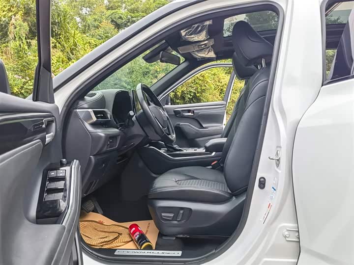 Фото 9 - Toyota Crown Kluger