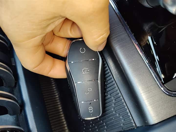 Фото 9 - BYD Yuan Plus