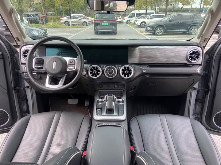 Фото 6 - Tank 300