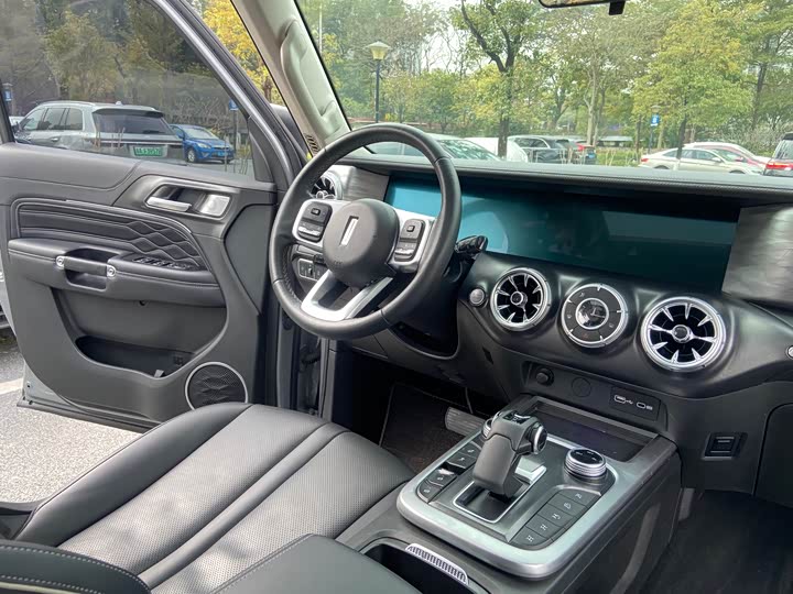 Фото 8 - Tank 300