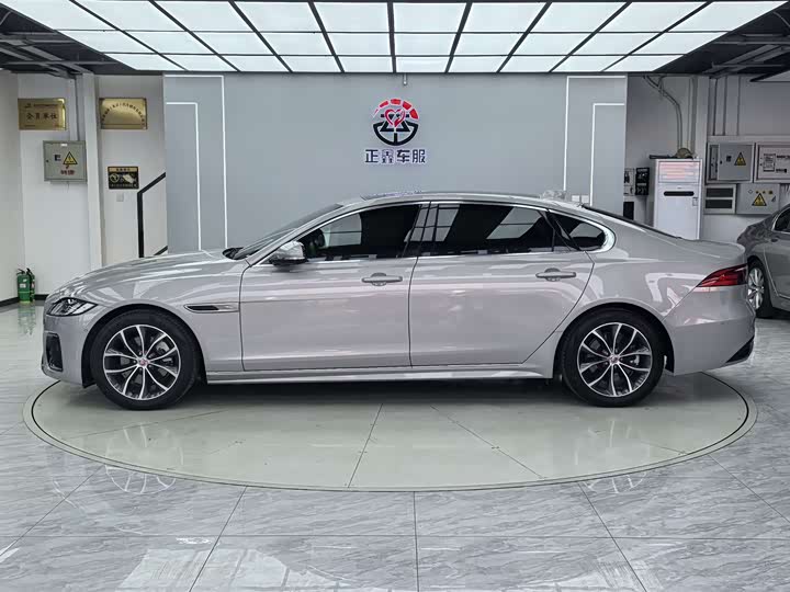 Фото 4 - Jaguar XF L