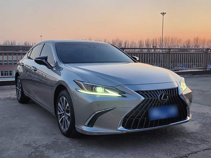 Фото 4 - Lexus ES