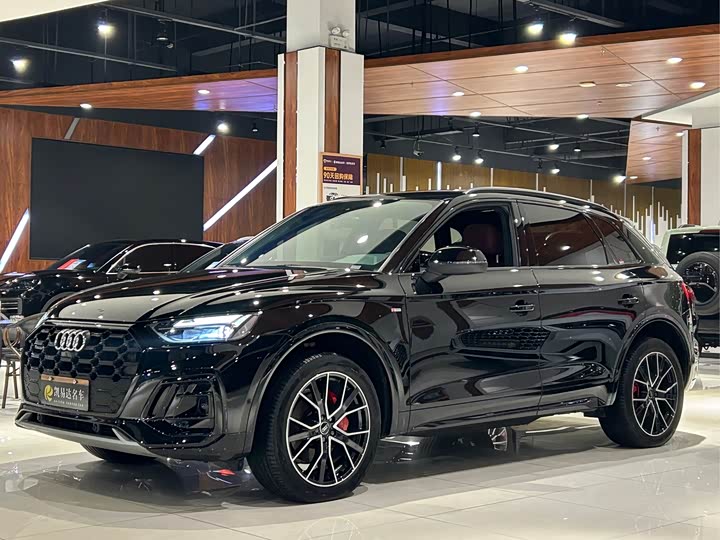 Фото 1 - Audi Q5L