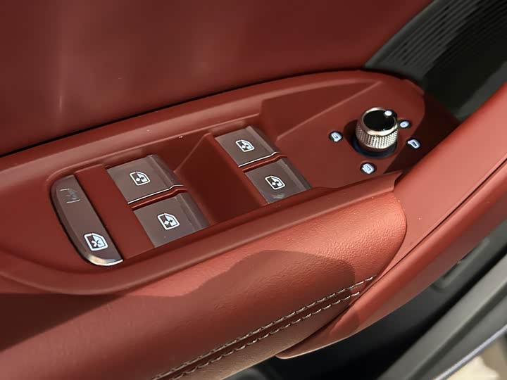 Фото 6 - Audi Q5L