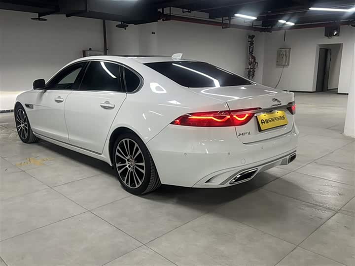 Фото 6 - Jaguar XF L