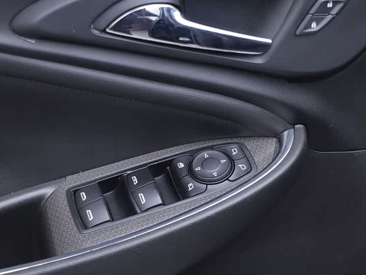 Фото 8 - Chevrolet Malibu XL