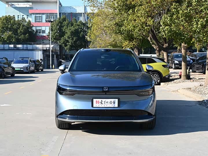 Фото 2 - Zeekr 7X