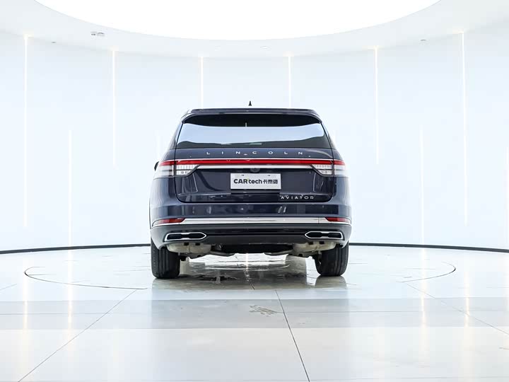 Фото 2 - Lincoln Aviator