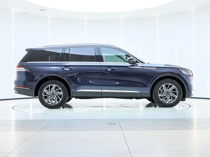 Фото 8 - Lincoln Aviator